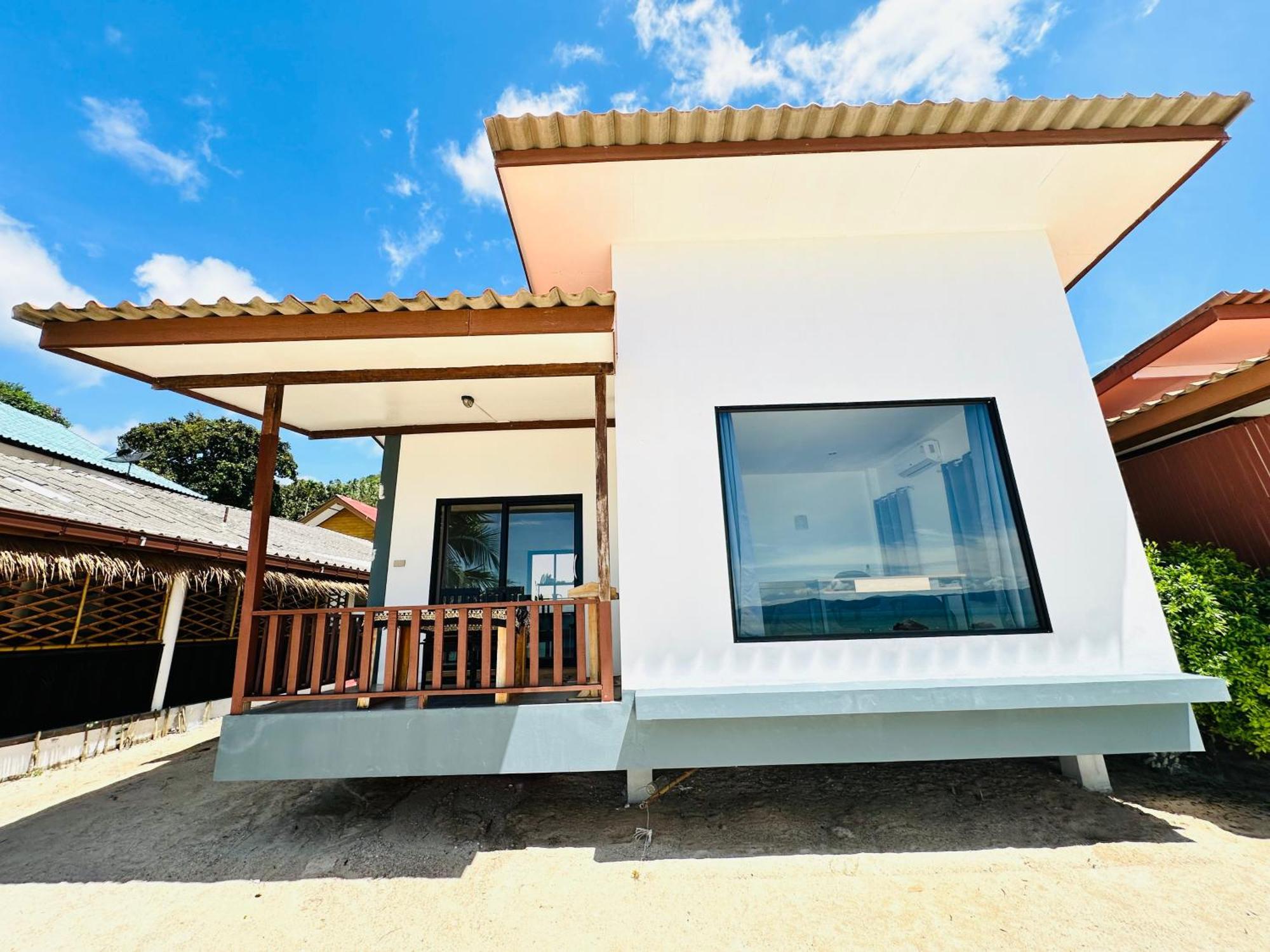 The Scenery Beach Resort Baan Khai Exterior foto