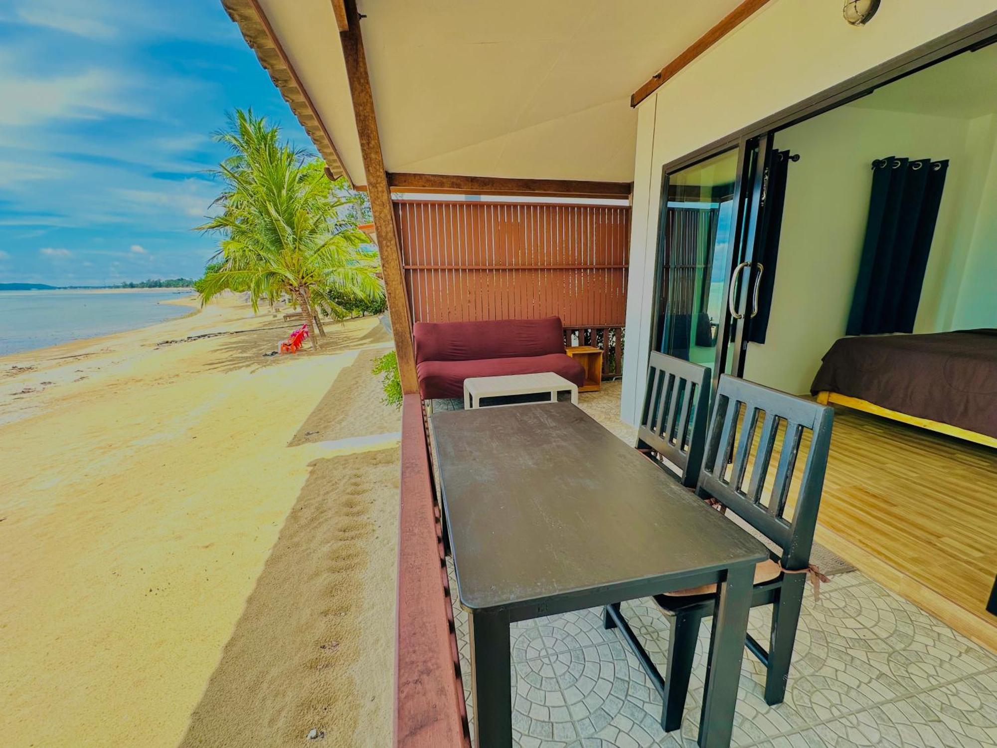 The Scenery Beach Resort Baan Khai Exterior foto